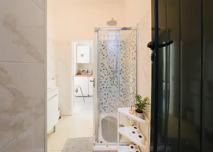 Lägenhet New&improved 41 Bedriver Front *