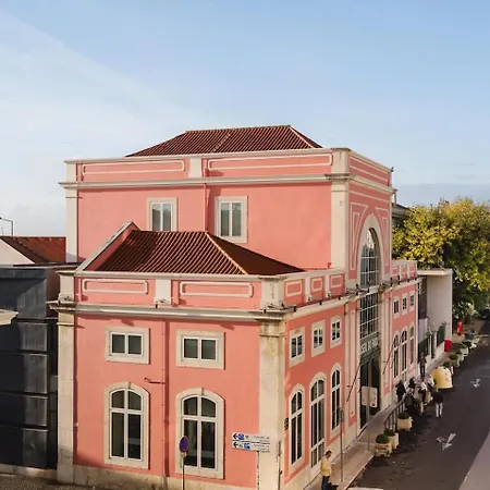 New&improved 41 Bedriver Front Apartment Lisbon