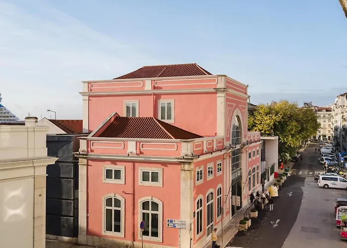 New&improved 41 Bedriver Front Apartment Lisbon