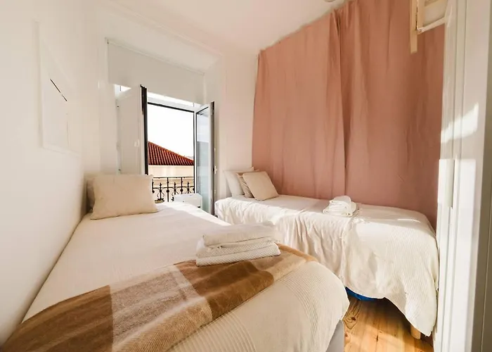 New&improved 41 Bedriver Front Apartment