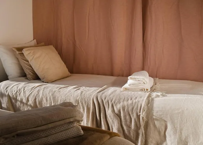 New&improved 41 Bedriver Front Apartment Lisbon