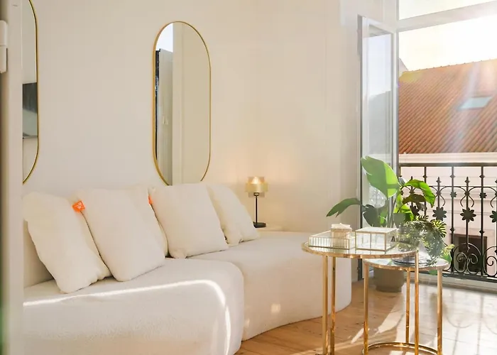 New&improved 41 Bedriver Front Apartment Lisbon