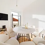 New&improved 41 Bedriver Front Apartment *